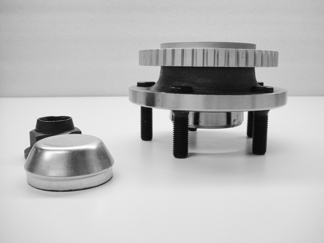  530522 Wheel Bearing and Hub Assembly For VOLVO